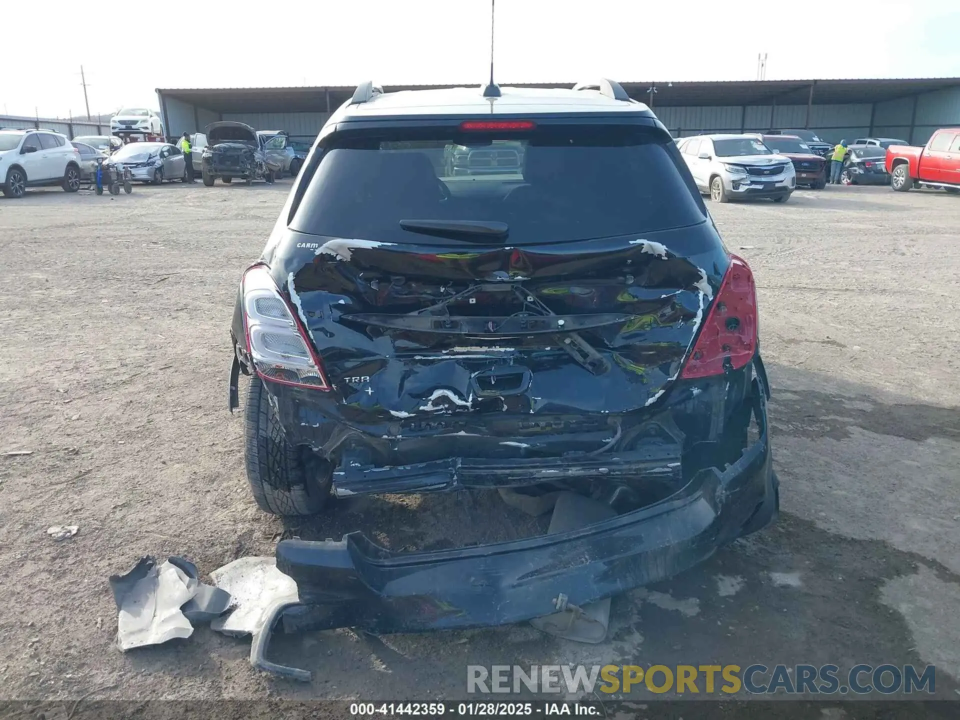 17 Photograph of a damaged car KL7CJLSB9MB338000 CHEVROLET TRAX 2021