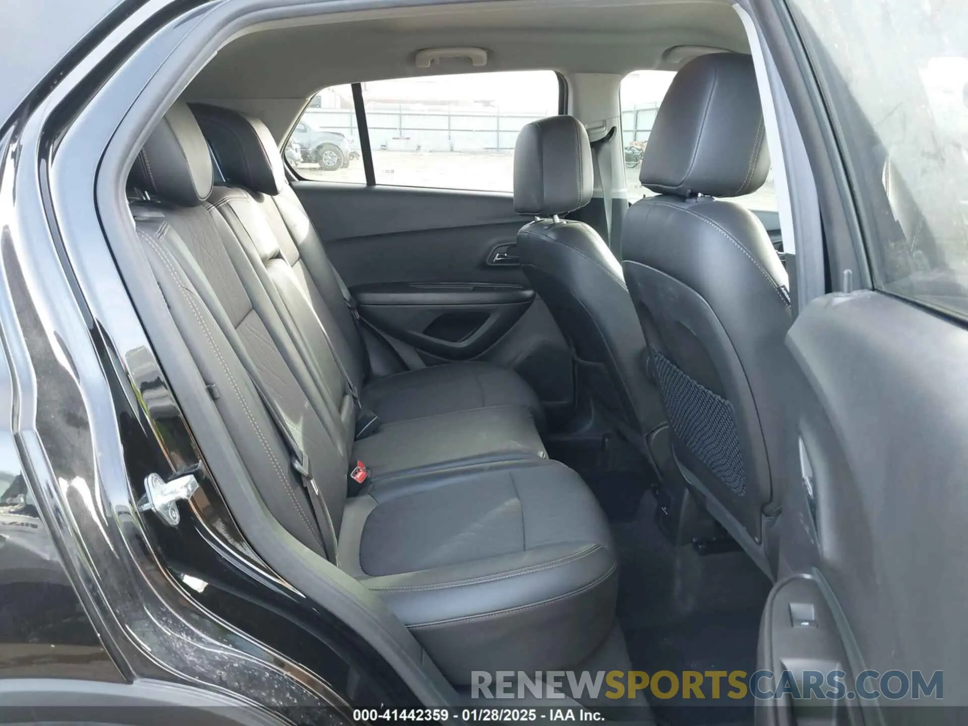 8 Photograph of a damaged car KL7CJLSB9MB338000 CHEVROLET TRAX 2021