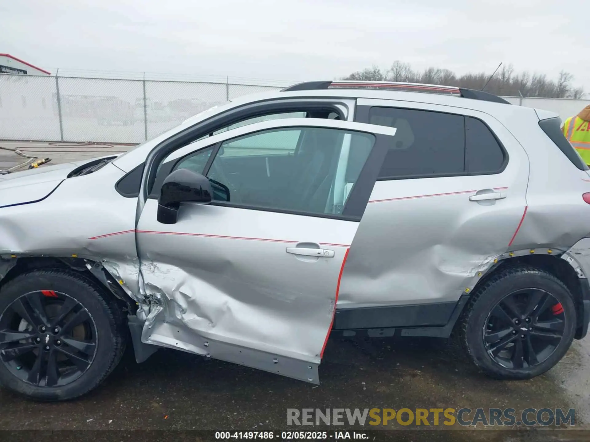 14 Photograph of a damaged car KL7CJLSBXMB310125 CHEVROLET TRAX 2021