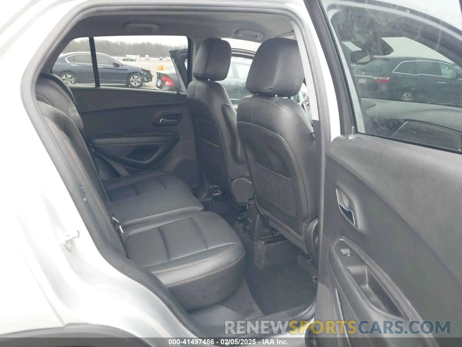 8 Photograph of a damaged car KL7CJLSBXMB310125 CHEVROLET TRAX 2021