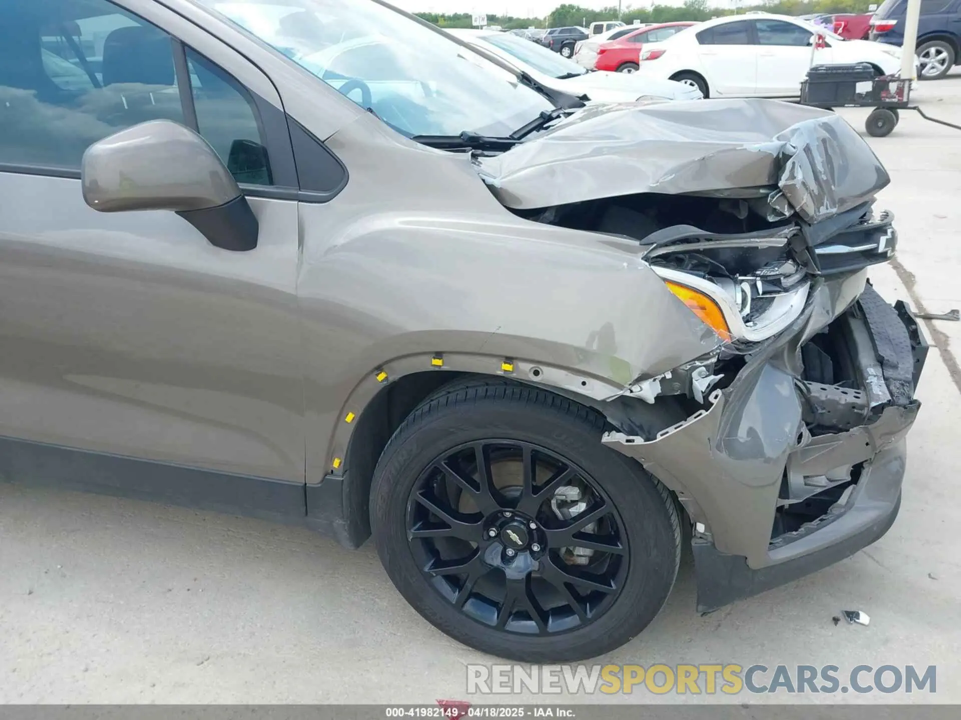 17 Photograph of a damaged car KL7CJLSBXMB359468 CHEVROLET TRAX 2021