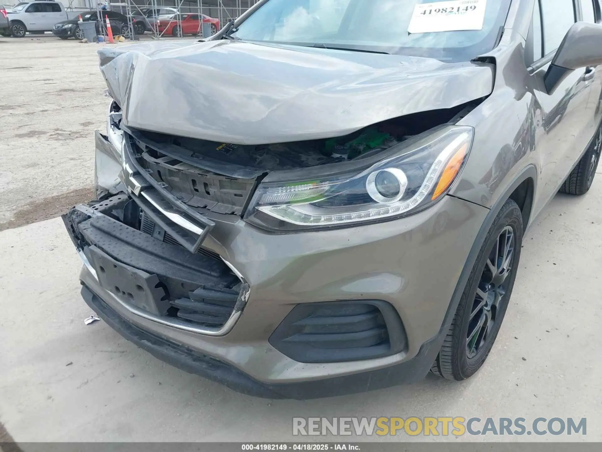 18 Photograph of a damaged car KL7CJLSBXMB359468 CHEVROLET TRAX 2021
