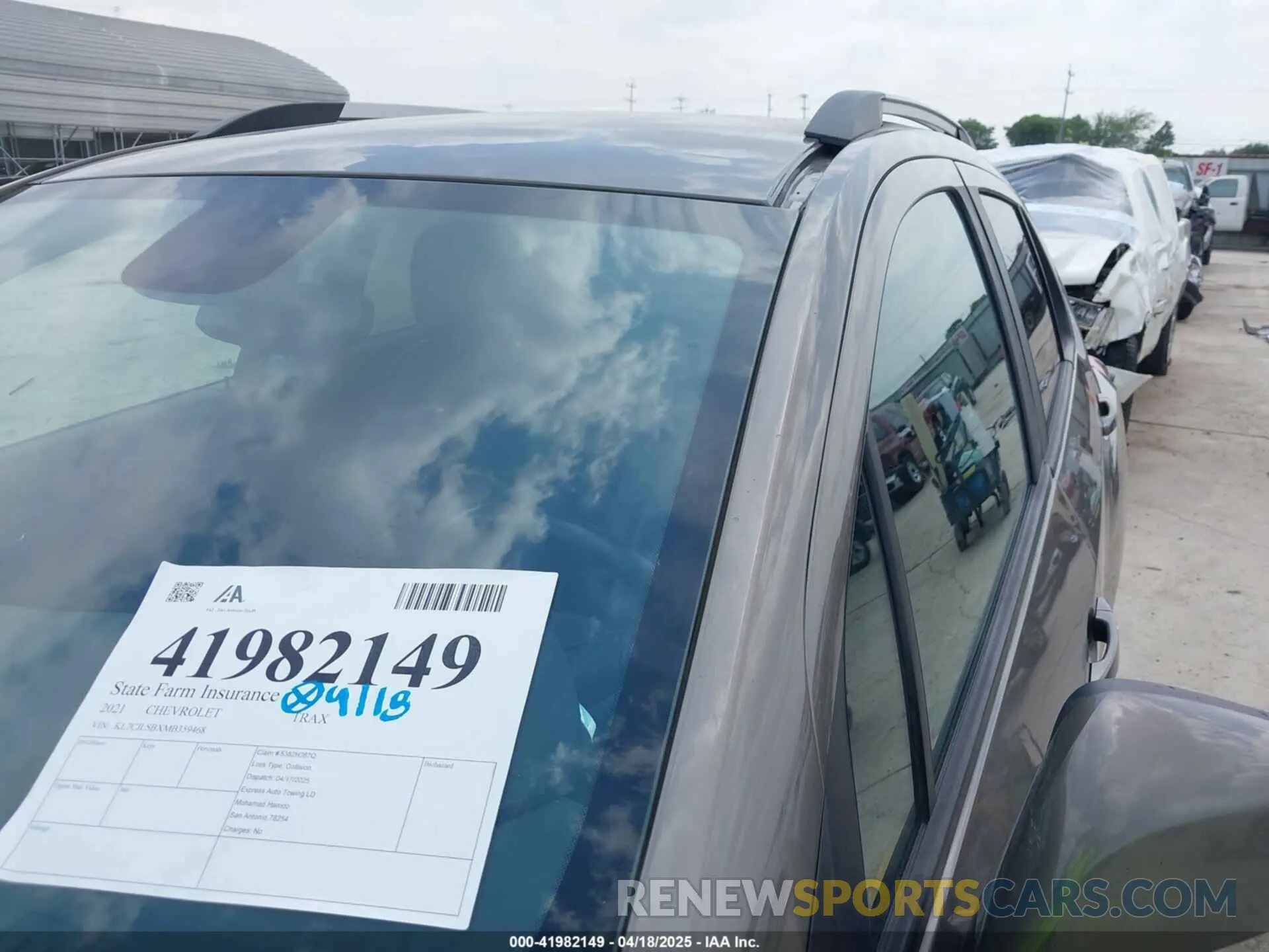 19 Photograph of a damaged car KL7CJLSBXMB359468 CHEVROLET TRAX 2021
