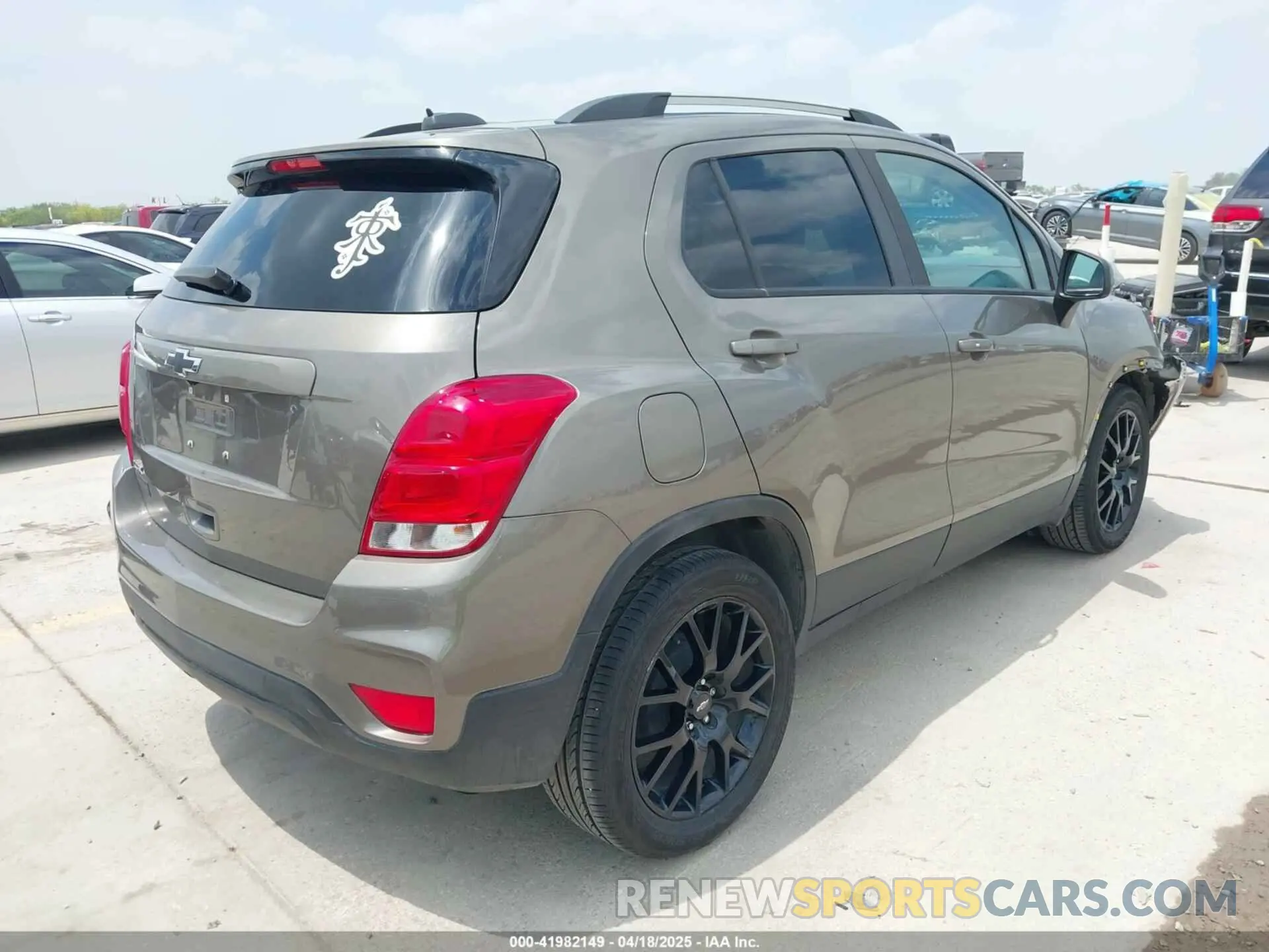 4 Photograph of a damaged car KL7CJLSBXMB359468 CHEVROLET TRAX 2021