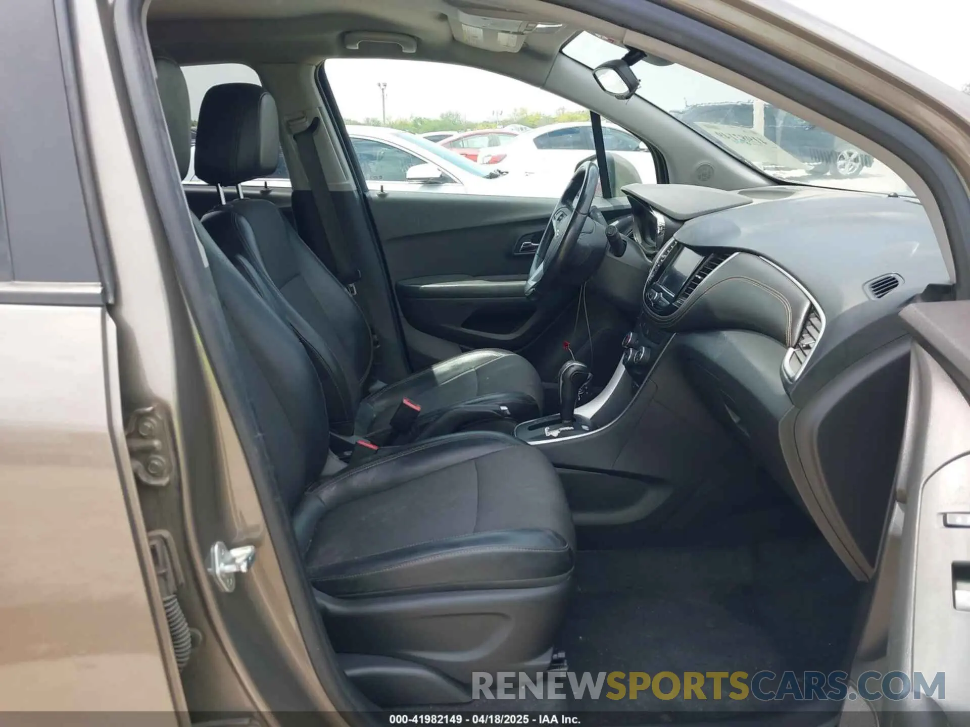 5 Photograph of a damaged car KL7CJLSBXMB359468 CHEVROLET TRAX 2021