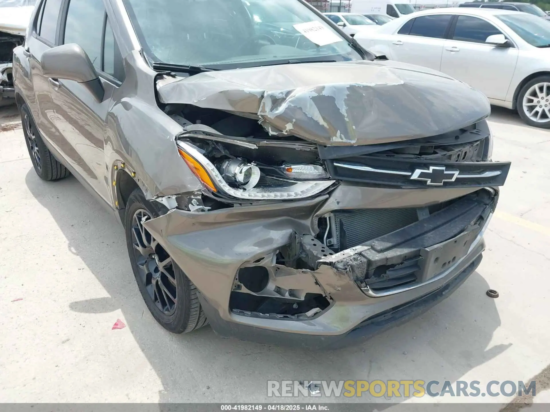 6 Photograph of a damaged car KL7CJLSBXMB359468 CHEVROLET TRAX 2021