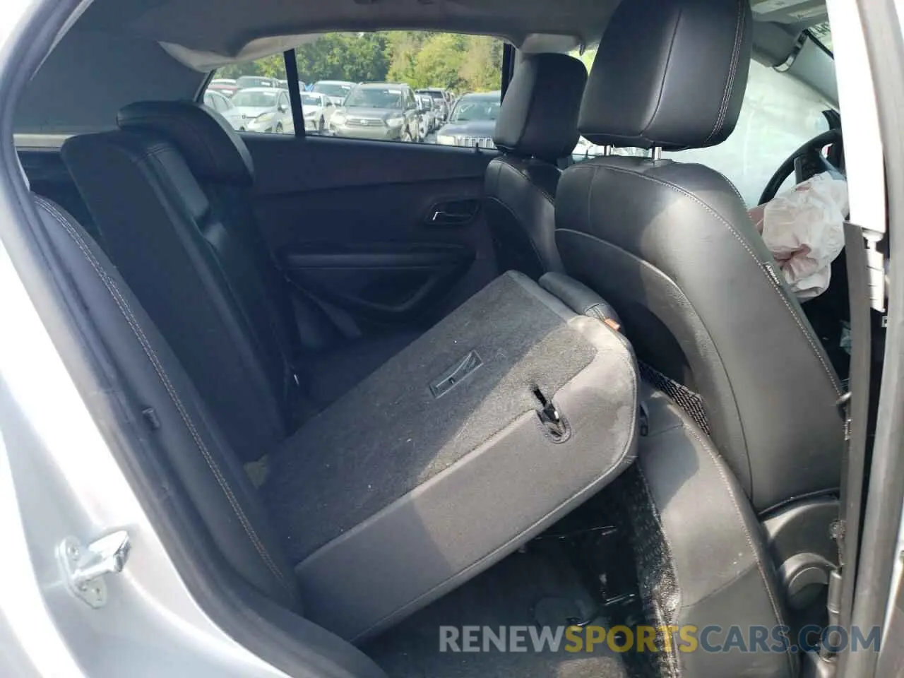 11 Photograph of a damaged car KL7CJLSM0MB367872 CHEVROLET TRAX 2021