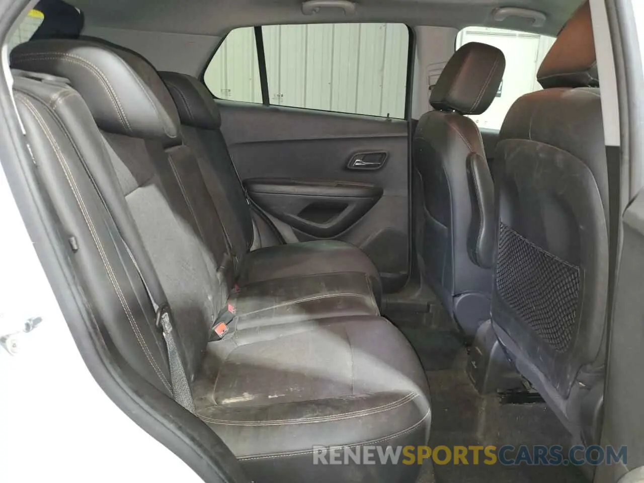 11 Photograph of a damaged car KL7CJLSM4MB374131 CHEVROLET TRAX 2021