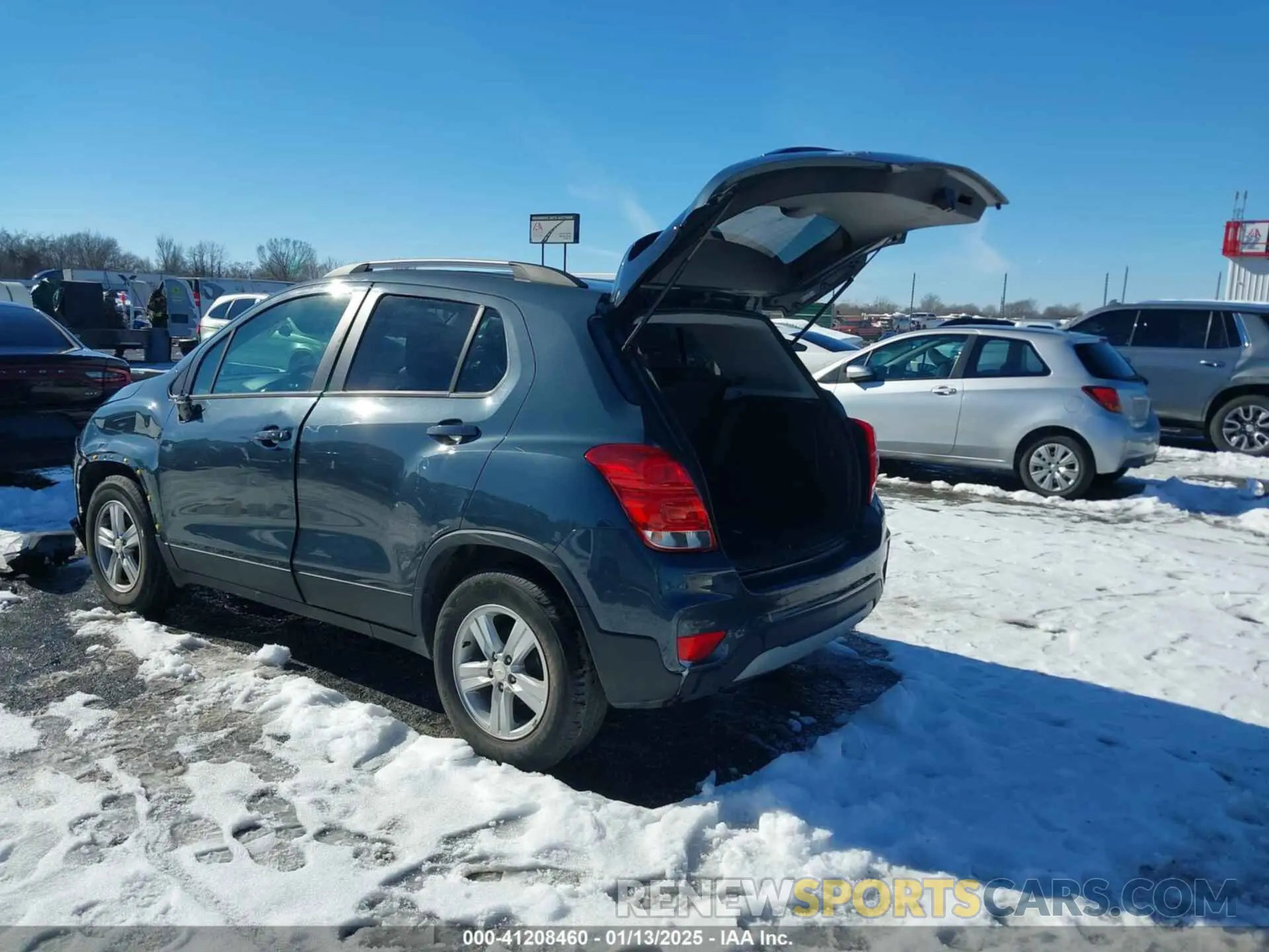3 Photograph of a damaged car KL7CJLSM4MB374517 CHEVROLET TRAX 2021