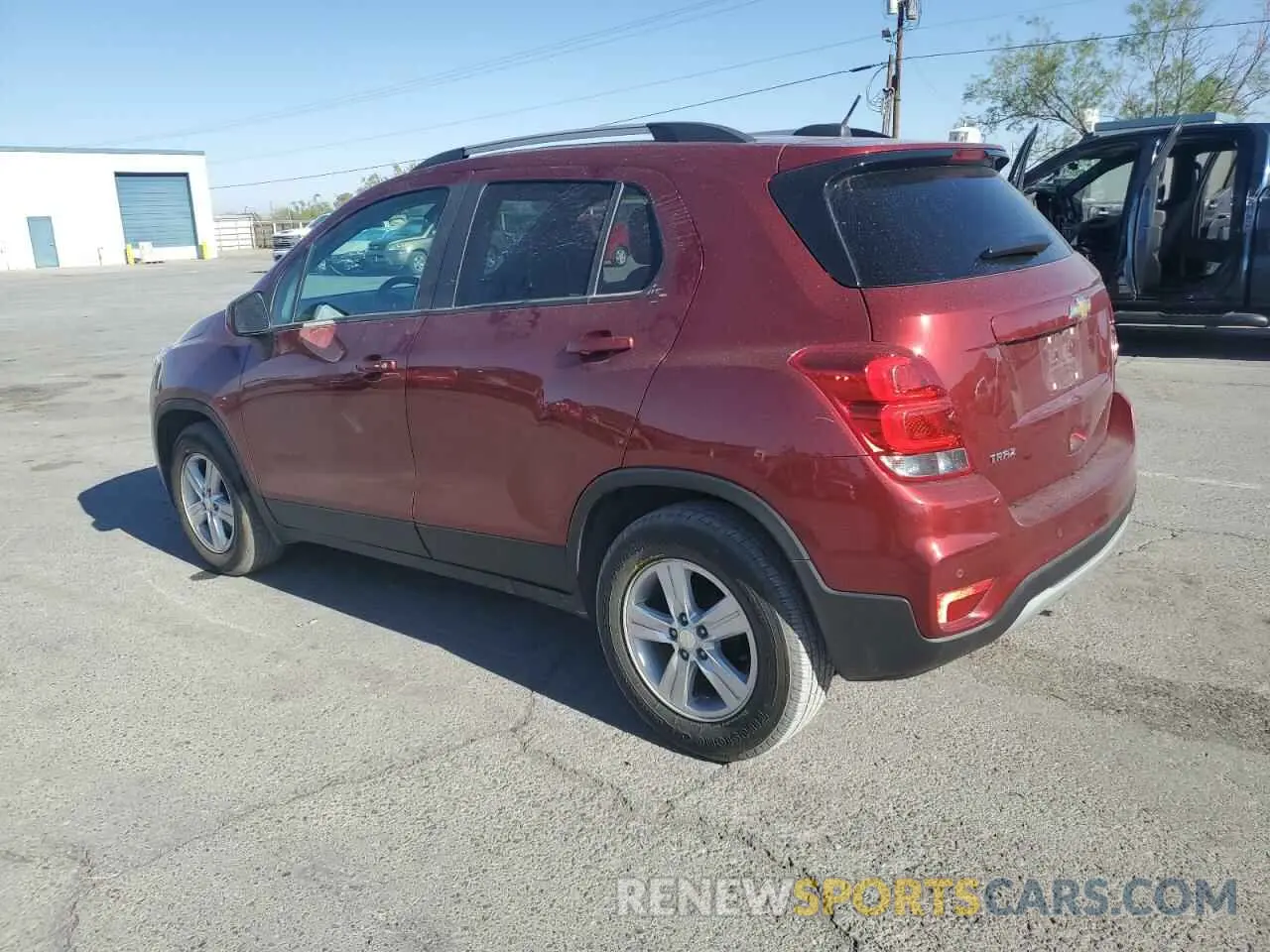 2 Photograph of a damaged car KL7CJLSM4MB376722 CHEVROLET TRAX 2021