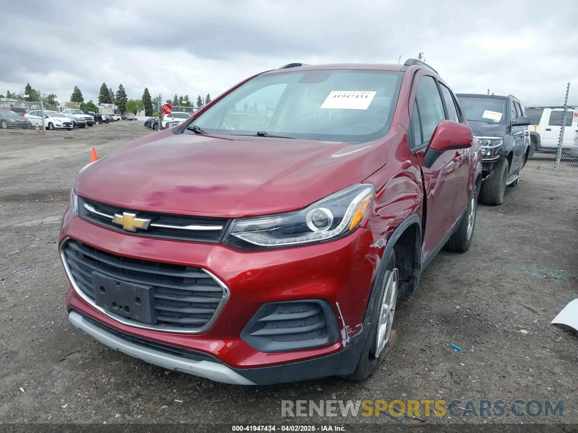 2 Photograph of a damaged car KL7CJLSM5MB374686 CHEVROLET TRAX 2021