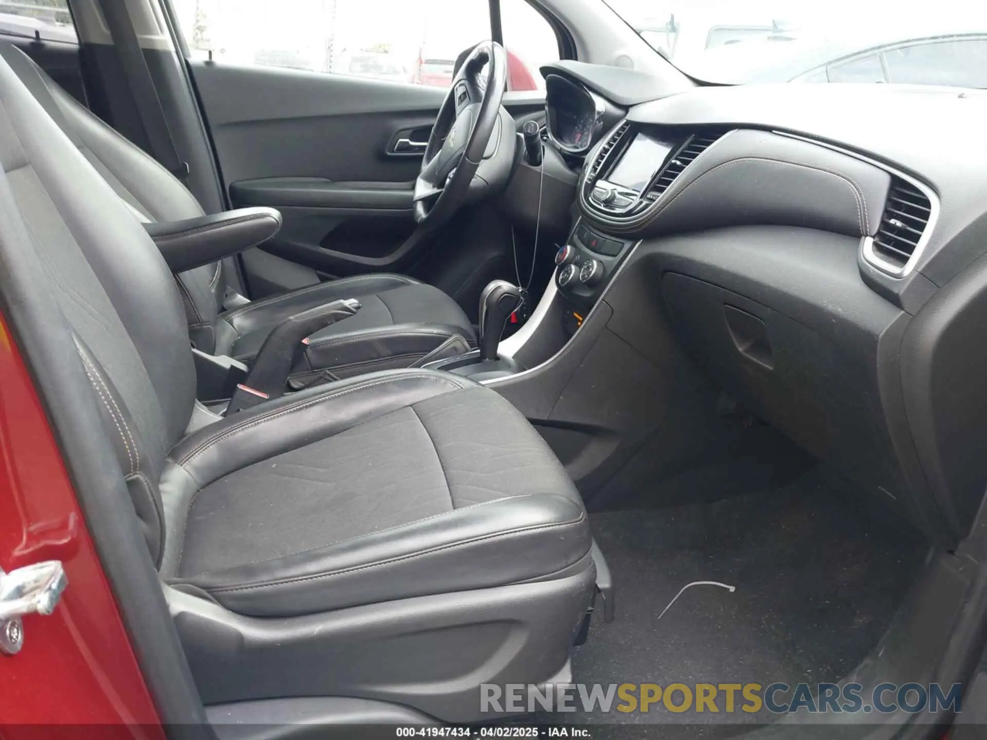 5 Photograph of a damaged car KL7CJLSM5MB374686 CHEVROLET TRAX 2021