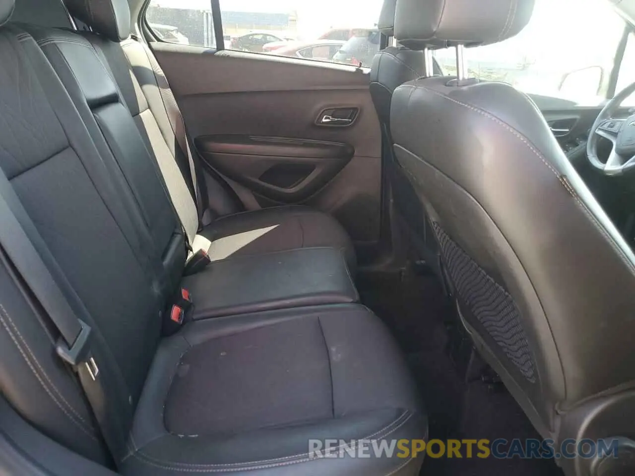11 Photograph of a damaged car KL7CJLSM8MB364525 CHEVROLET TRAX 2021