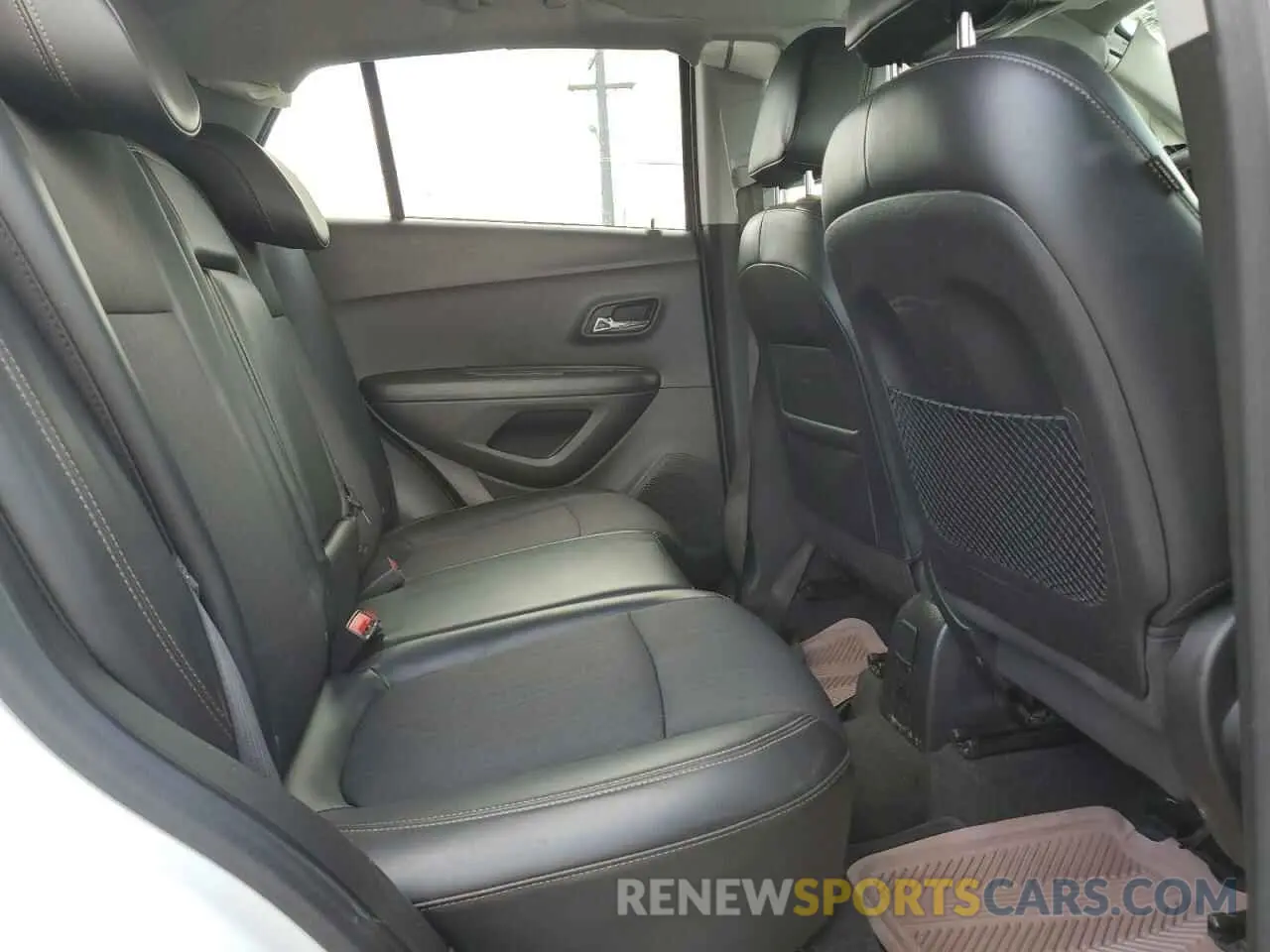 11 Photograph of a damaged car KL7CJLSMXMB363473 CHEVROLET TRAX 2021