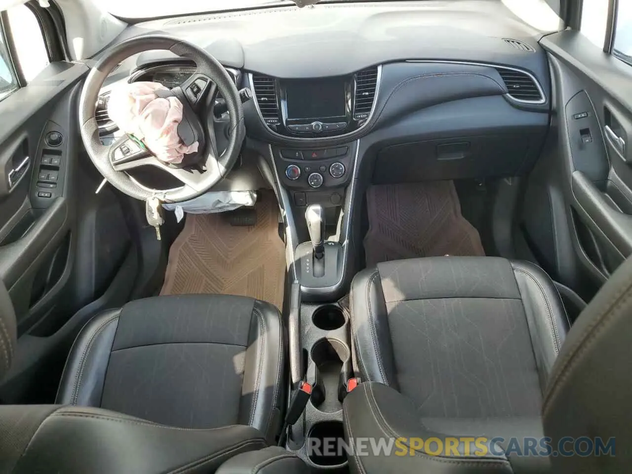 8 Photograph of a damaged car KL7CJLSMXMB363473 CHEVROLET TRAX 2021
