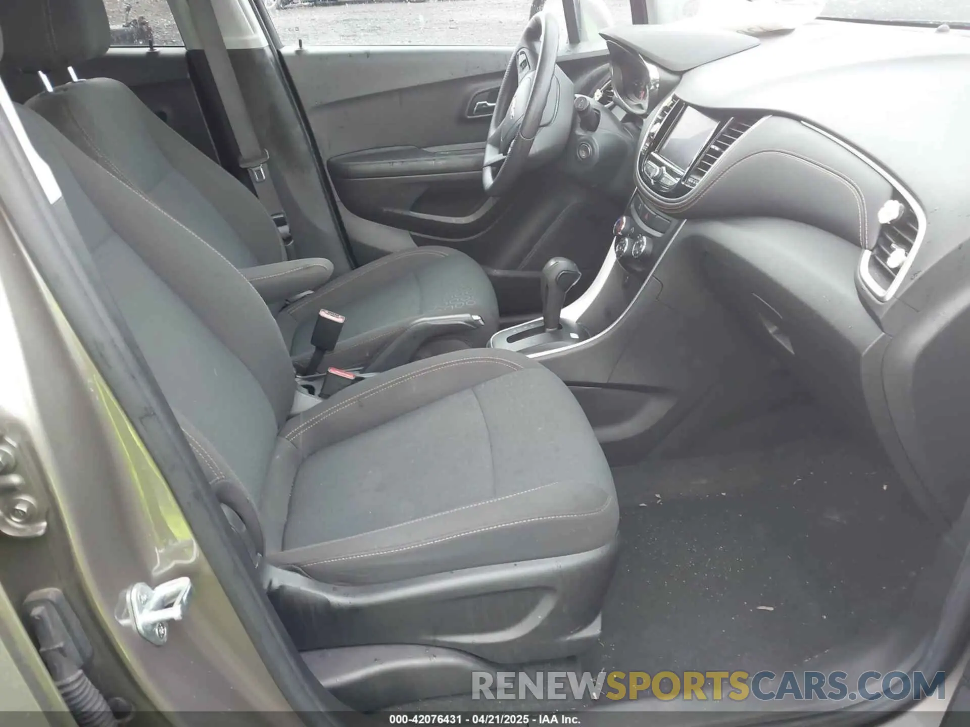 5 Photograph of a damaged car KL7CJNSB0MB324627 CHEVROLET TRAX 2021