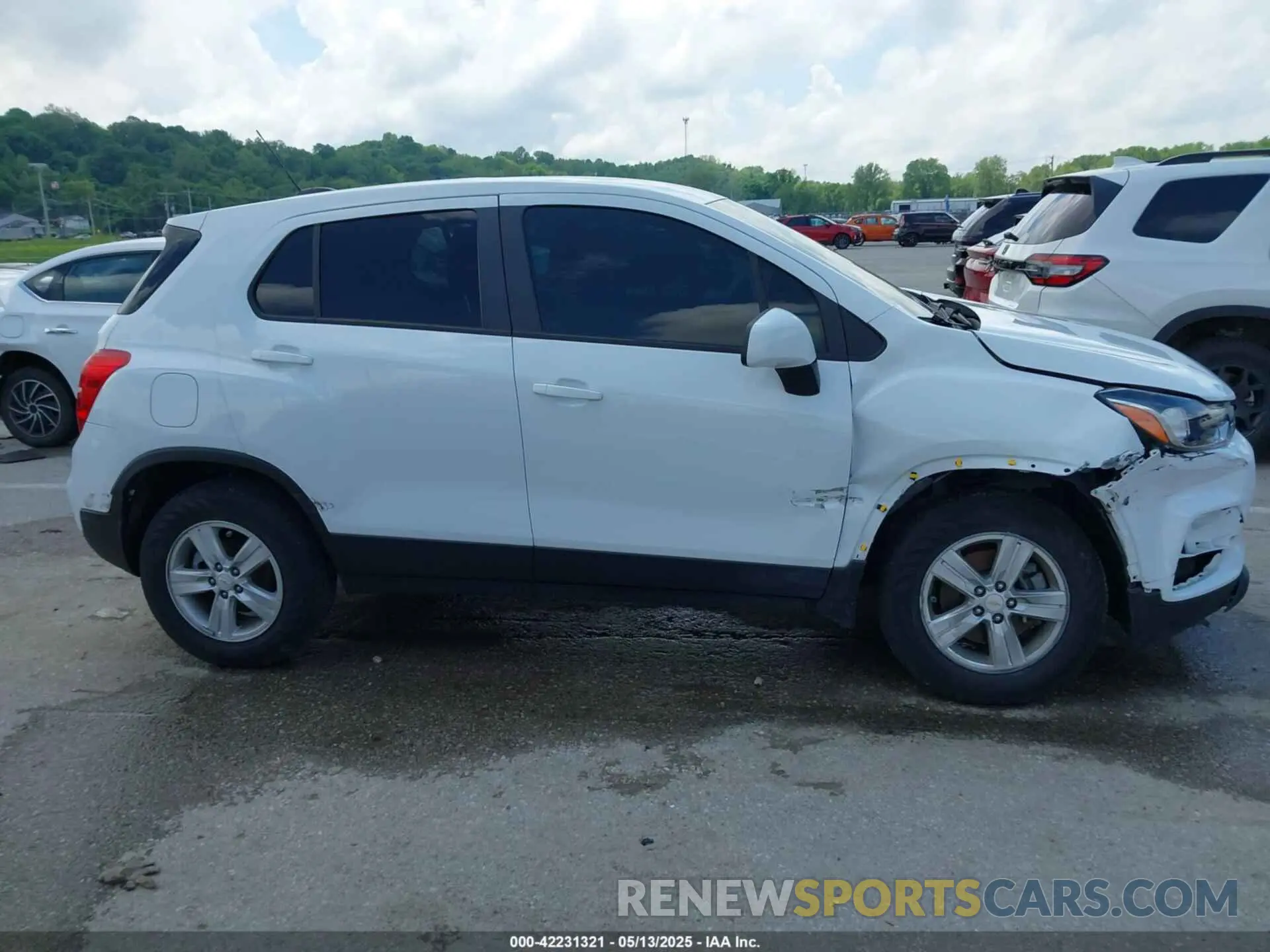 13 Photograph of a damaged car KL7CJNSB1MB301244 CHEVROLET TRAX 2021