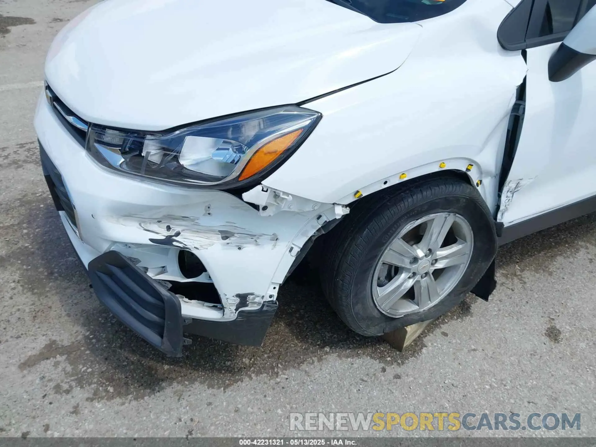 17 Photograph of a damaged car KL7CJNSB1MB301244 CHEVROLET TRAX 2021