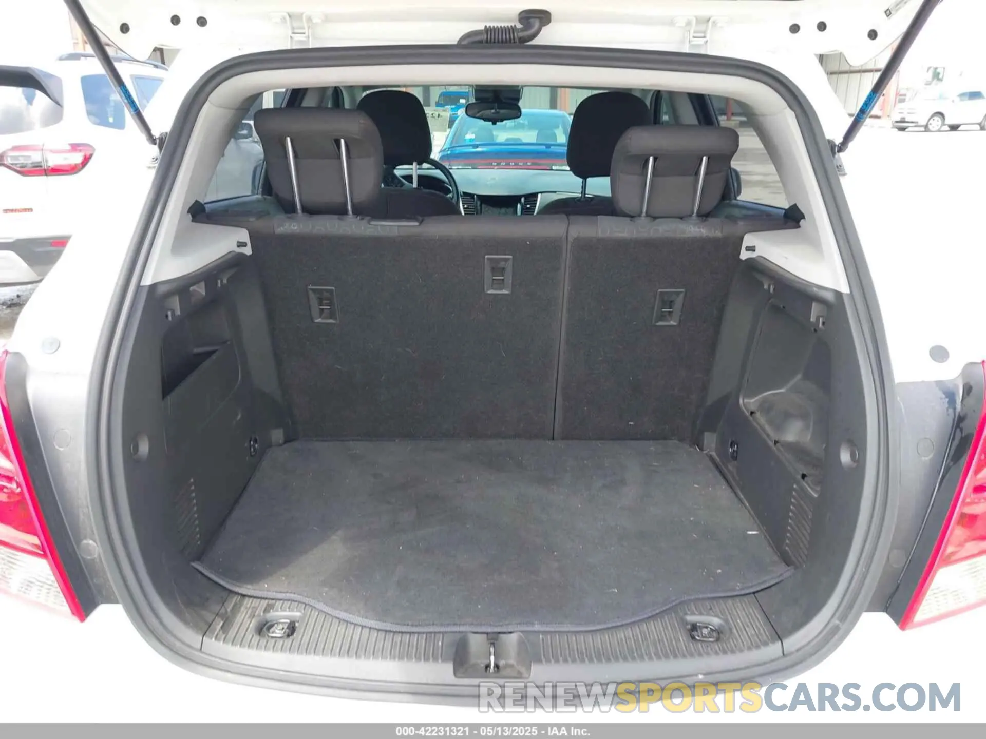 18 Photograph of a damaged car KL7CJNSB1MB301244 CHEVROLET TRAX 2021