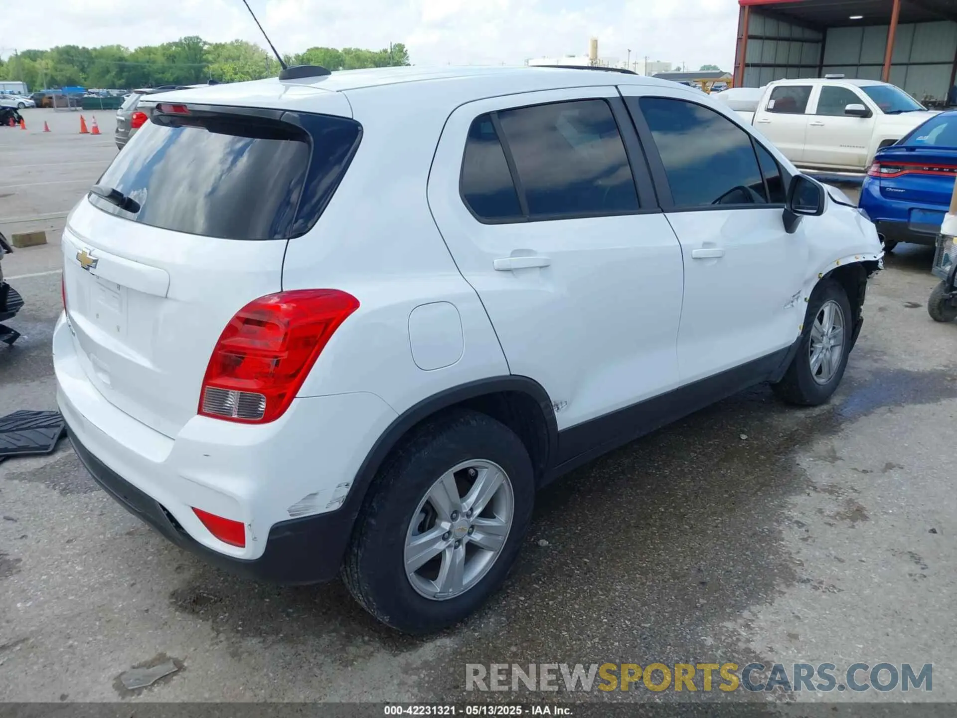 4 Photograph of a damaged car KL7CJNSB1MB301244 CHEVROLET TRAX 2021