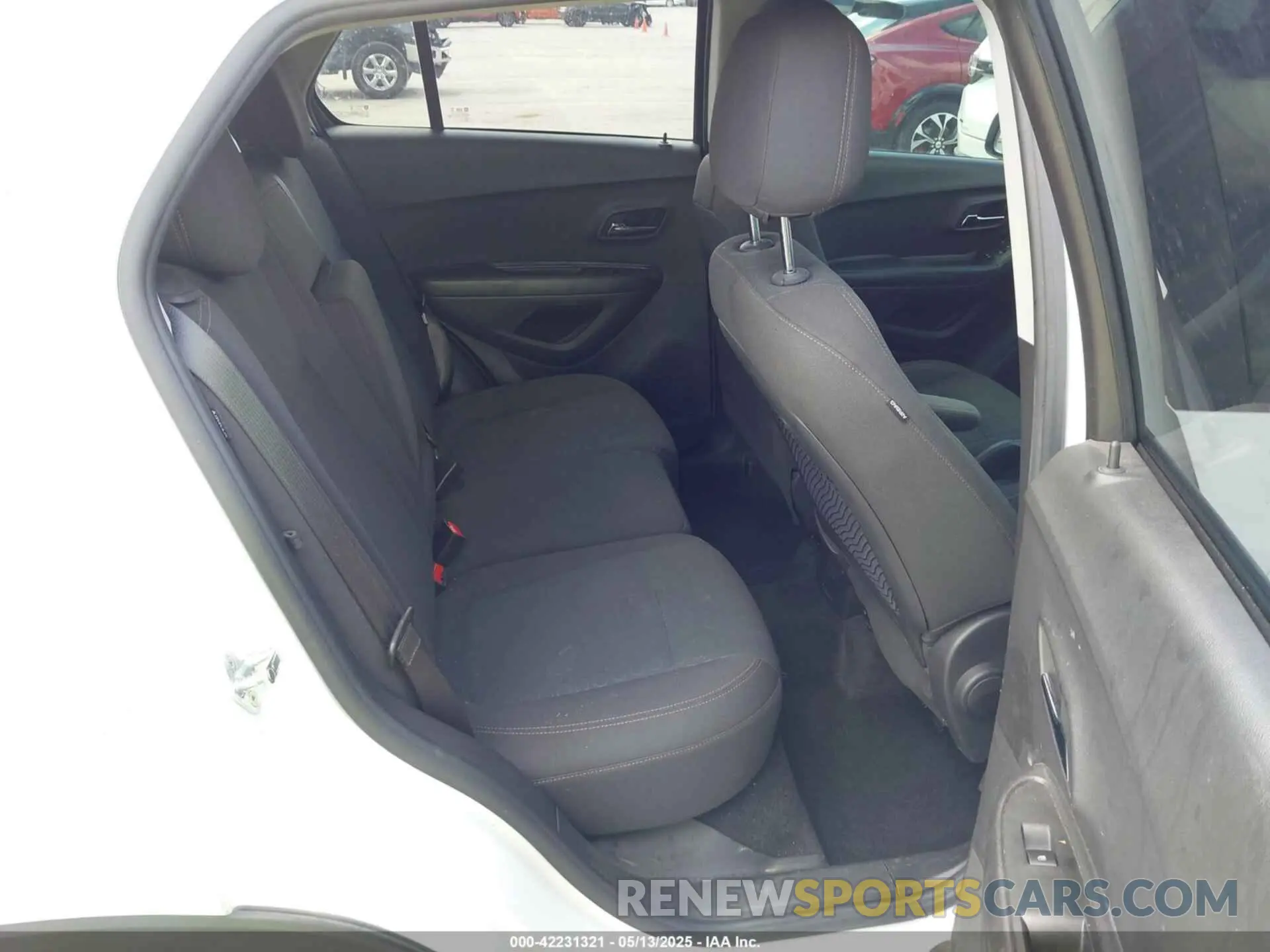 8 Photograph of a damaged car KL7CJNSB1MB301244 CHEVROLET TRAX 2021