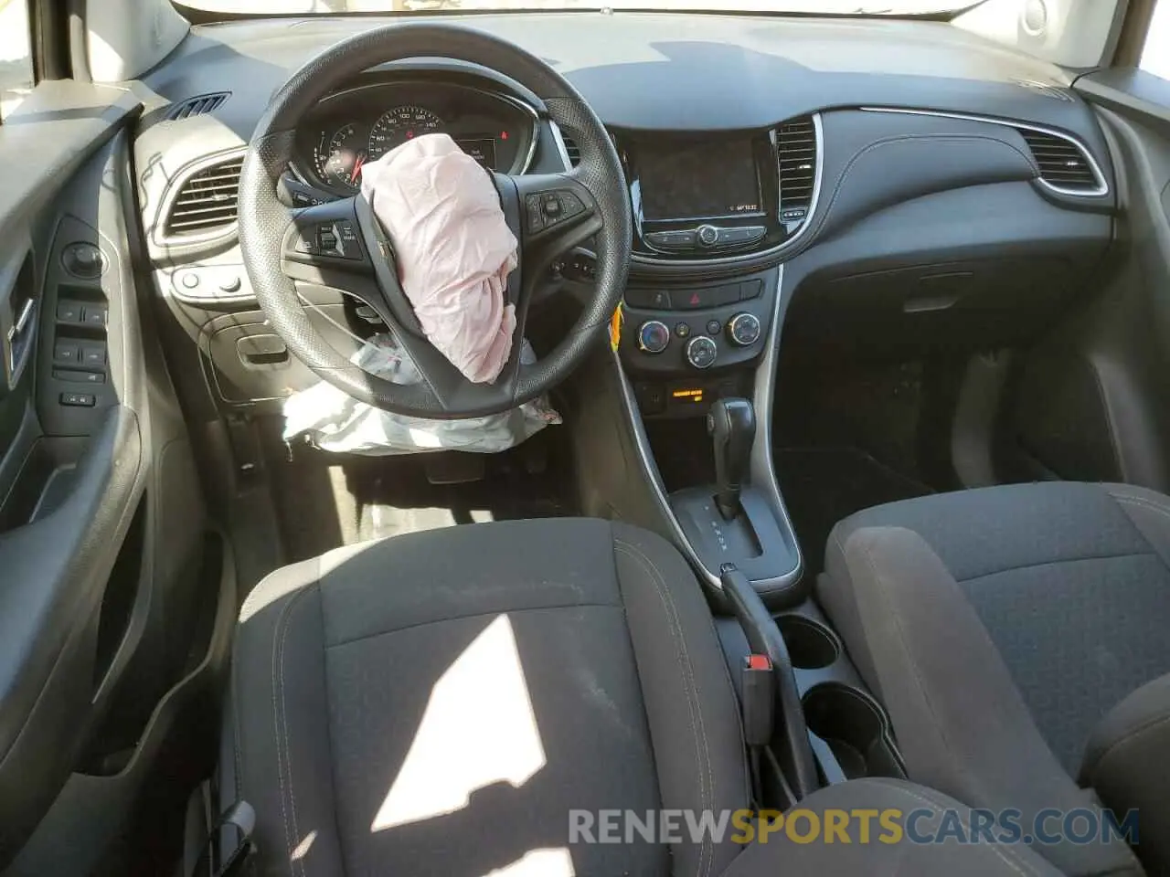 8 Photograph of a damaged car KL7CJNSB1MB336852 CHEVROLET TRAX 2021