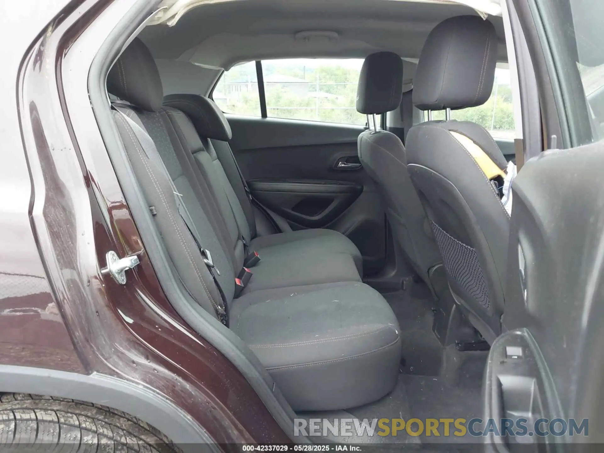 8 Photograph of a damaged car KL7CJNSB2MB360206 CHEVROLET TRAX 2021