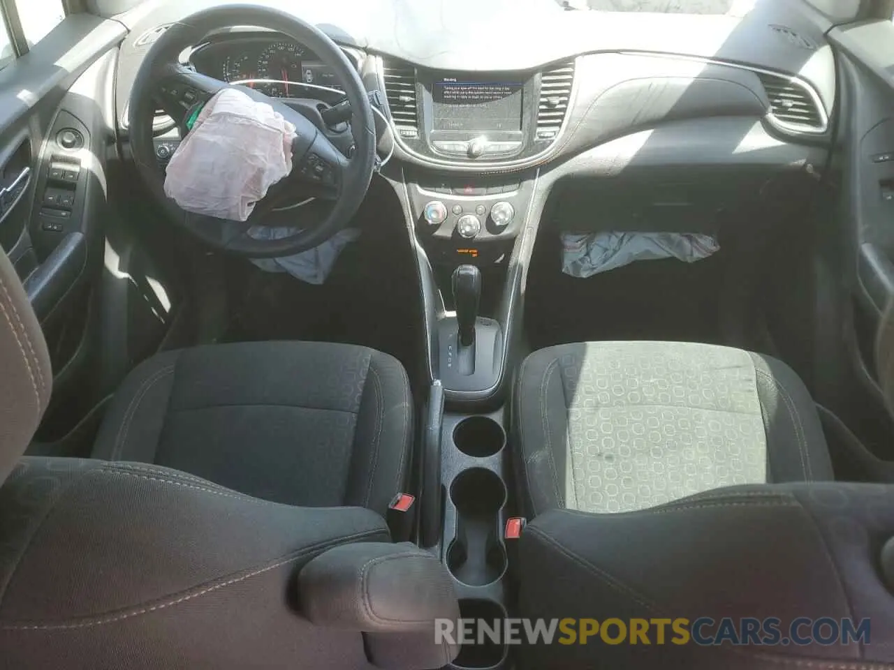 8 Photograph of a damaged car KL7CJNSB9MB351227 CHEVROLET TRAX 2021