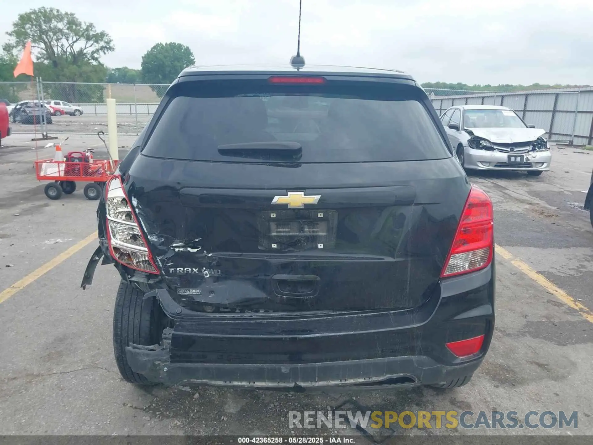 17 Photograph of a damaged car KL7CJNSBXMB302442 CHEVROLET TRAX 2021