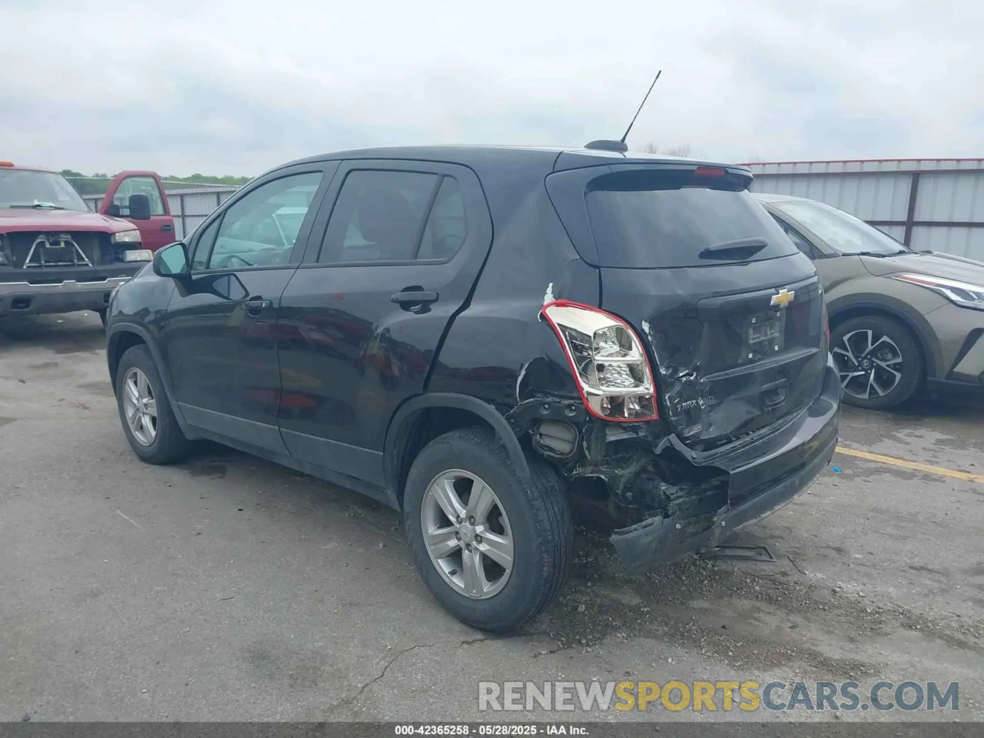 3 Photograph of a damaged car KL7CJNSBXMB302442 CHEVROLET TRAX 2021