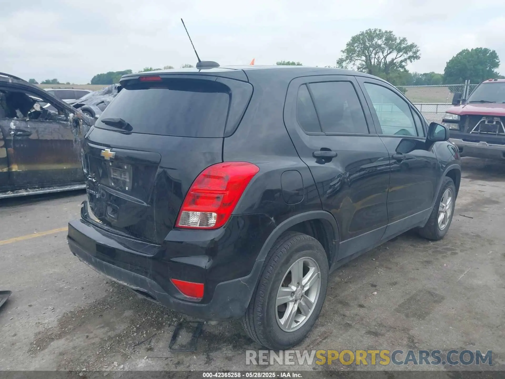 4 Photograph of a damaged car KL7CJNSBXMB302442 CHEVROLET TRAX 2021