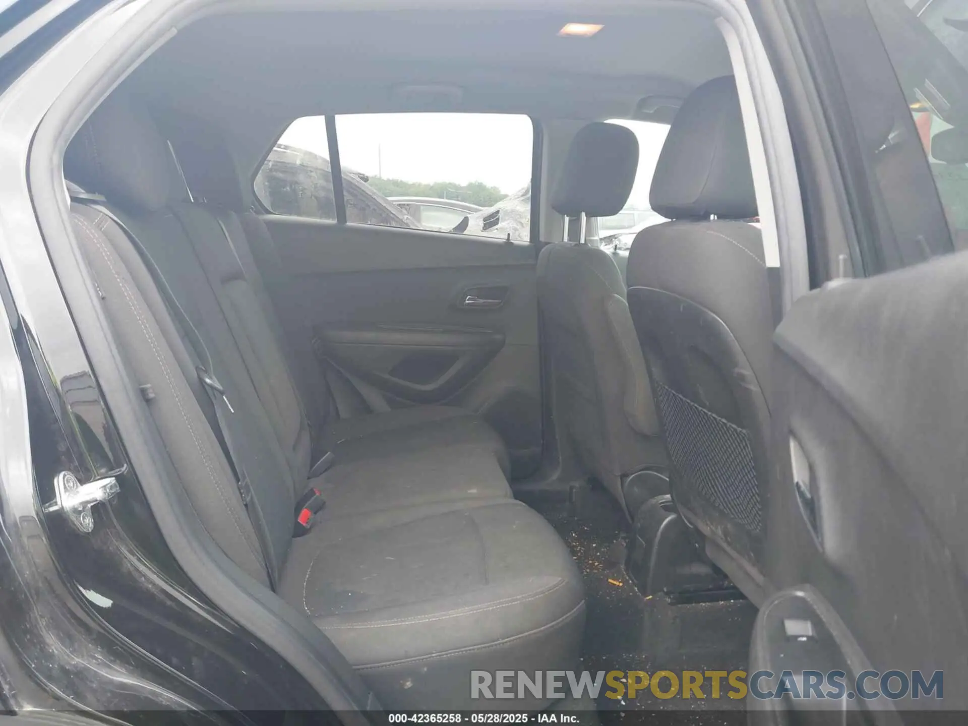 8 Photograph of a damaged car KL7CJNSBXMB302442 CHEVROLET TRAX 2021