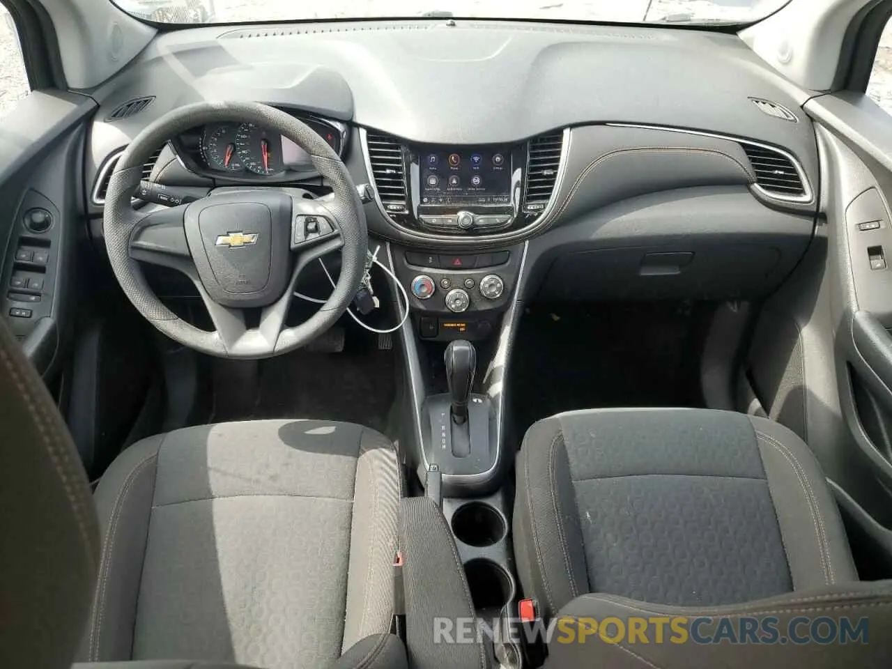 8 Photograph of a damaged car KL7CJNSM1MB376544 CHEVROLET TRAX 2021