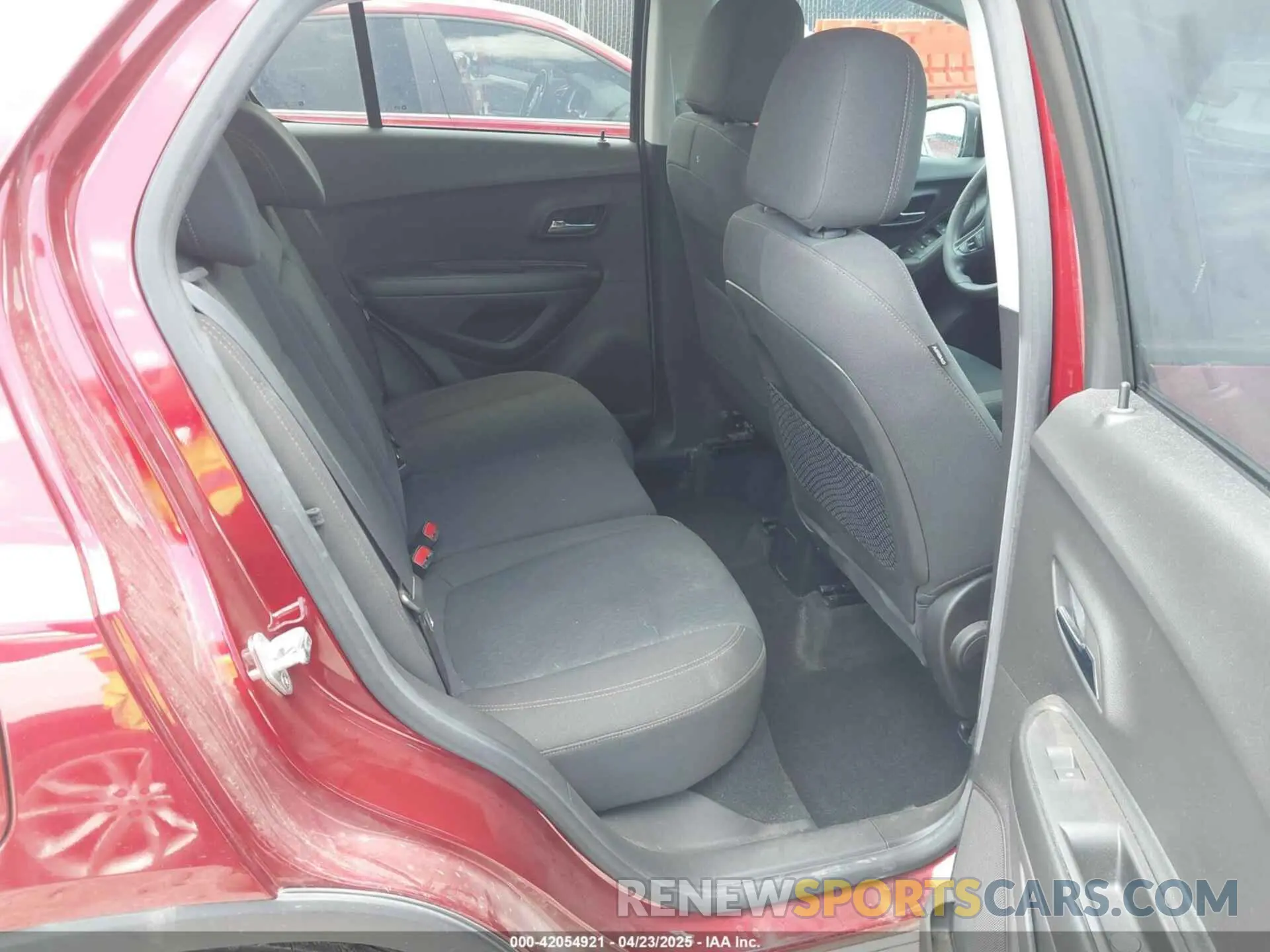 8 Photograph of a damaged car KL7CJNSM2MB376505 CHEVROLET TRAX 2021