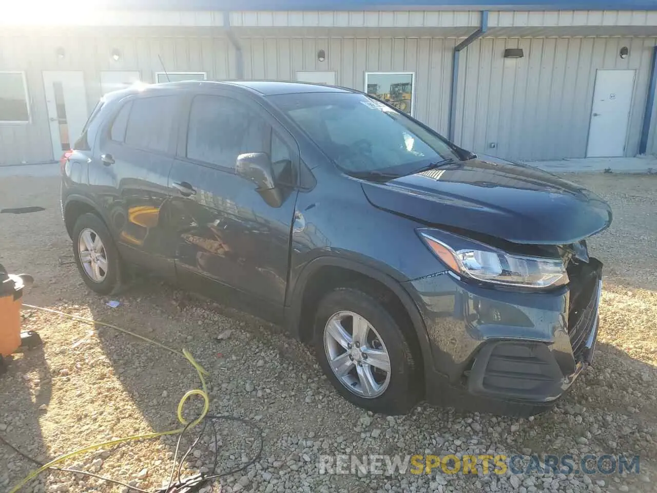 4 Photograph of a damaged car KL7CJNSM5MB370360 CHEVROLET TRAX 2021