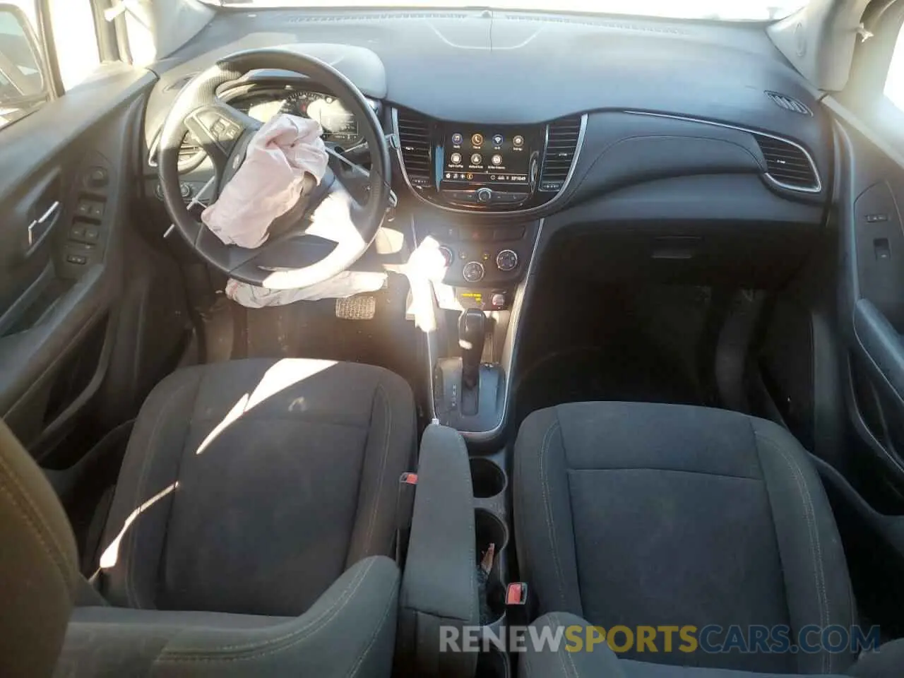 8 Photograph of a damaged car KL7CJNSM5MB370360 CHEVROLET TRAX 2021