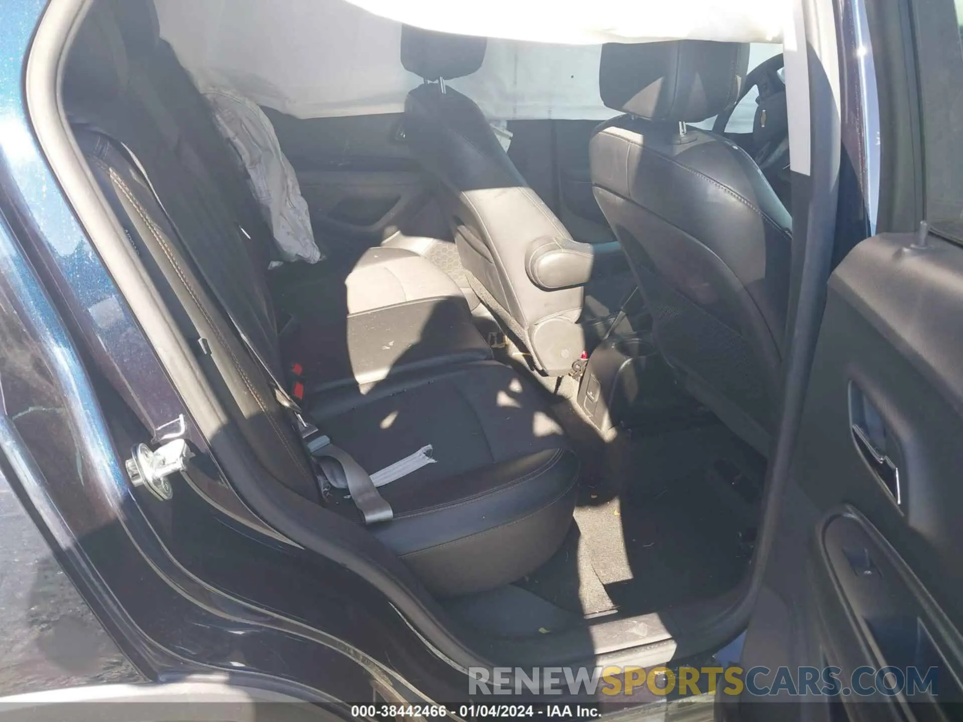 8 Photograph of a damaged car KL7CJPSB2MB321465 CHEVROLET TRAX 2021