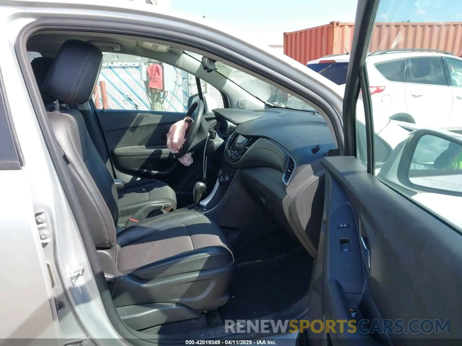 5 Photograph of a damaged car KL7CJPSB2MB326150 CHEVROLET TRAX 2021