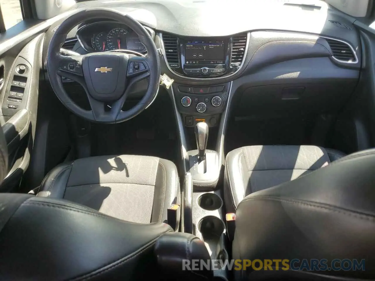 8 Photograph of a damaged car KL7CJPSB2MB330750 CHEVROLET TRAX 2021