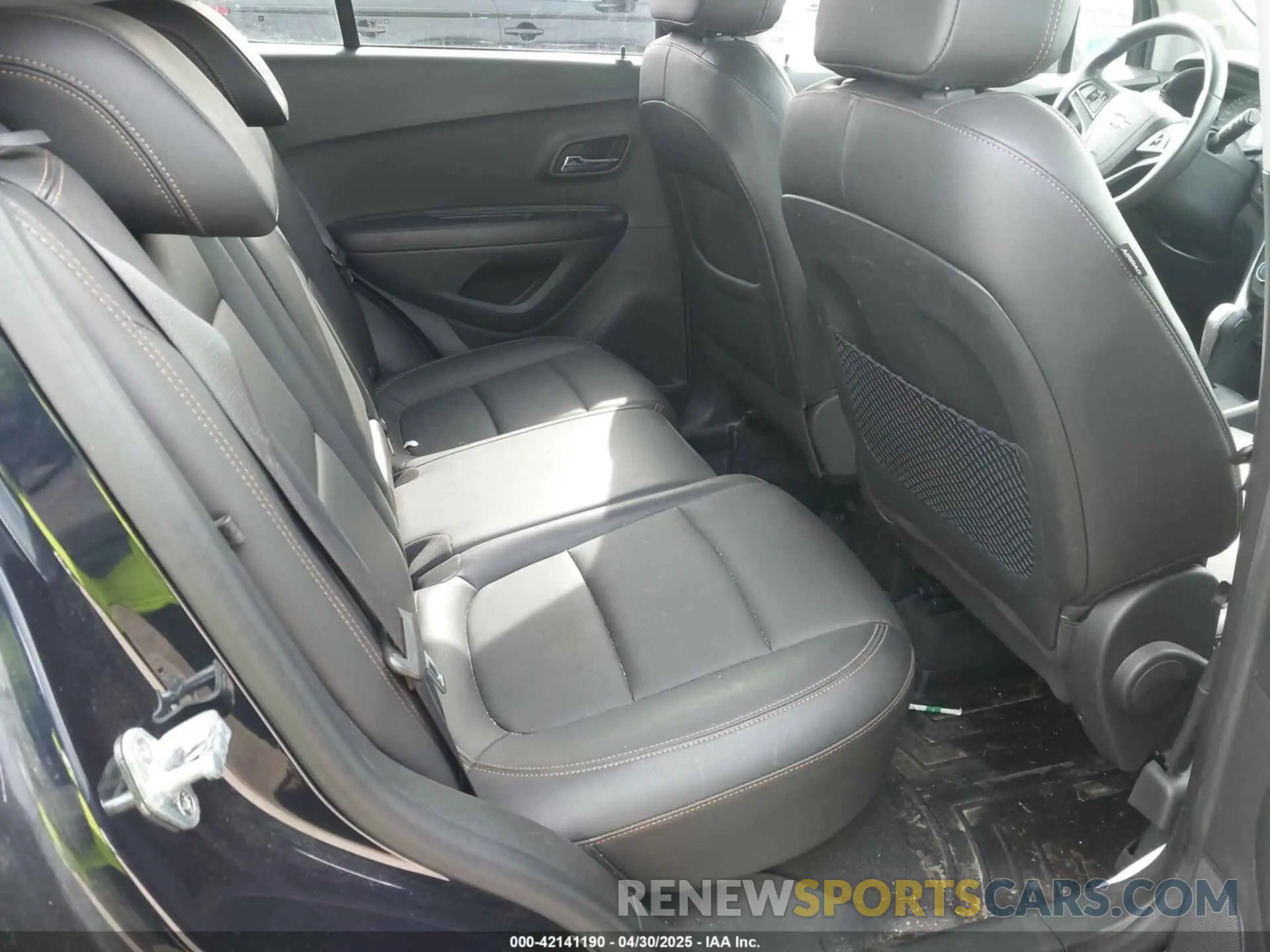 8 Photograph of a damaged car KL7CJPSB2MB360217 CHEVROLET TRAX 2021