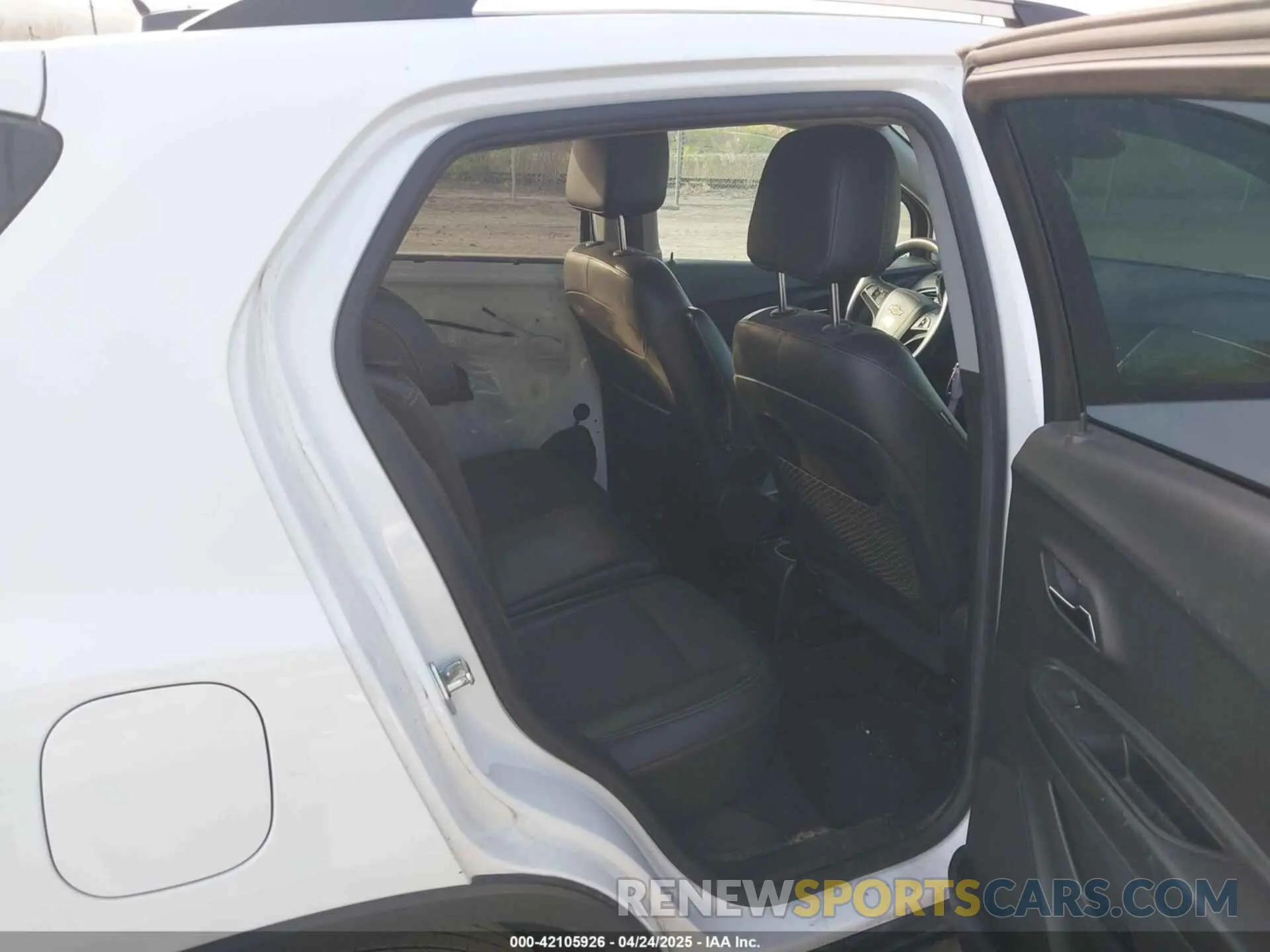 8 Photograph of a damaged car KL7CJPSB4MB306546 CHEVROLET TRAX 2021