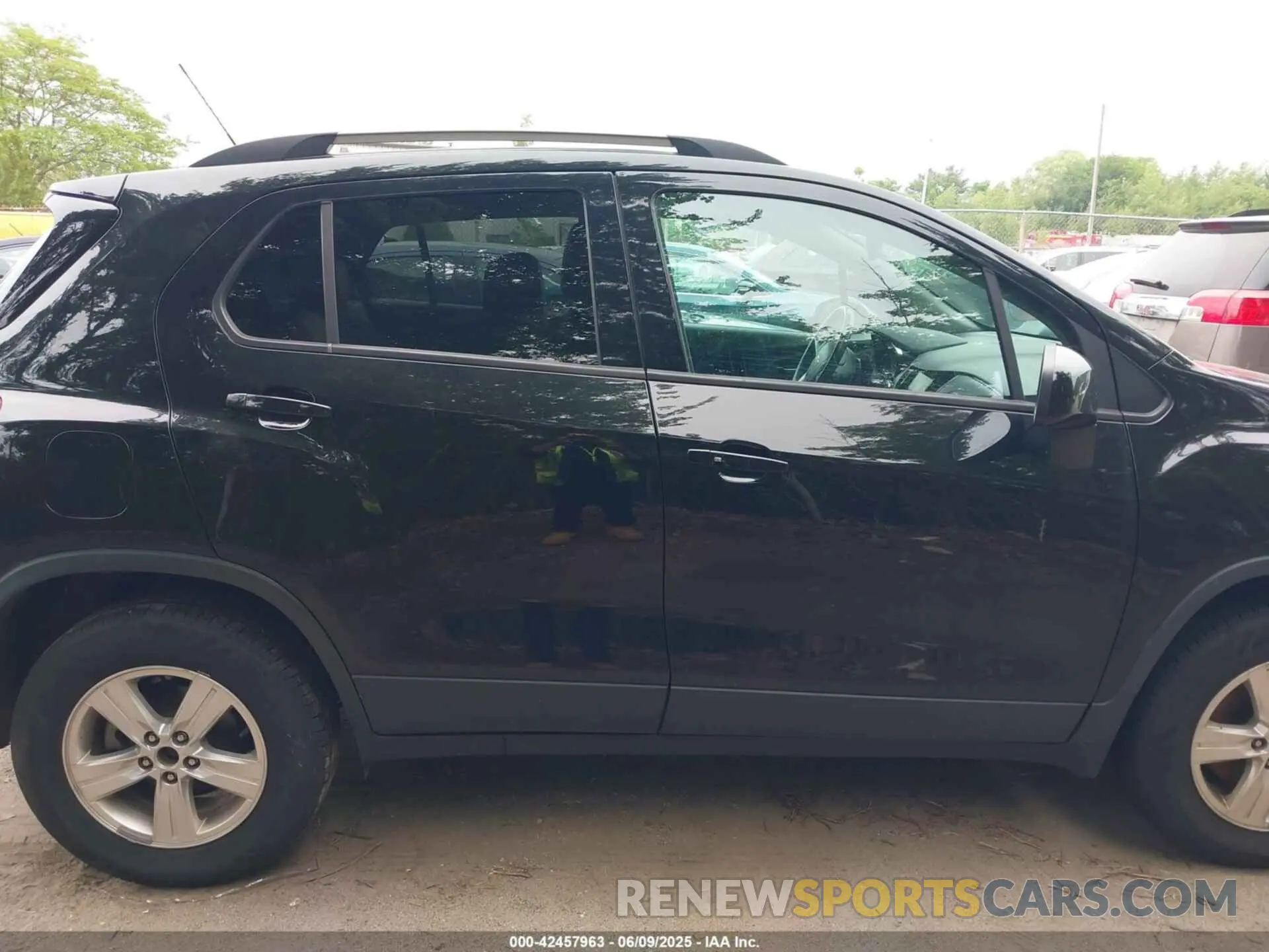 13 Photograph of a damaged car KL7CJPSB6MB340892 CHEVROLET TRAX 2021