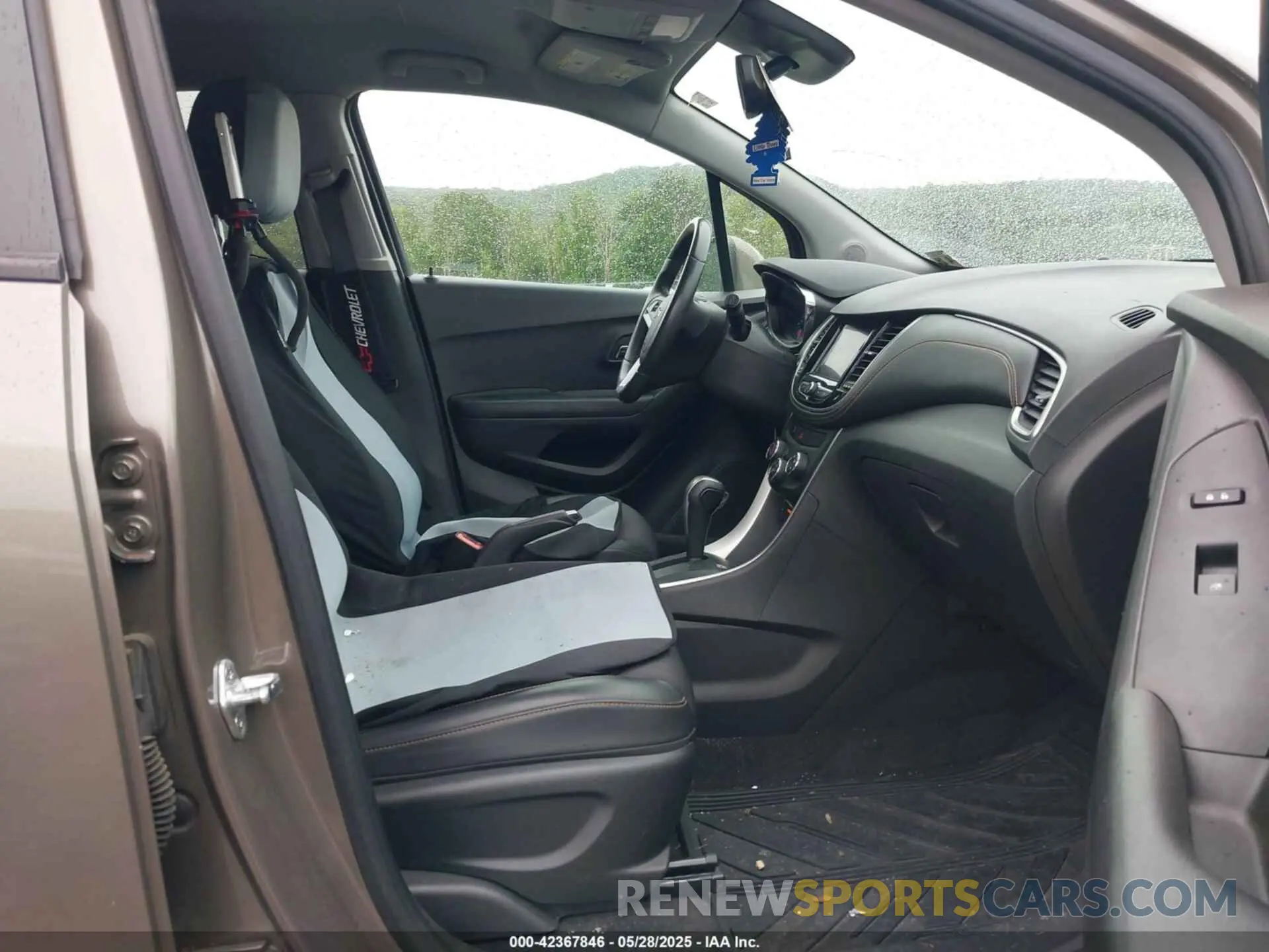 5 Photograph of a damaged car KL7CJPSB6MB358552 CHEVROLET TRAX 2021