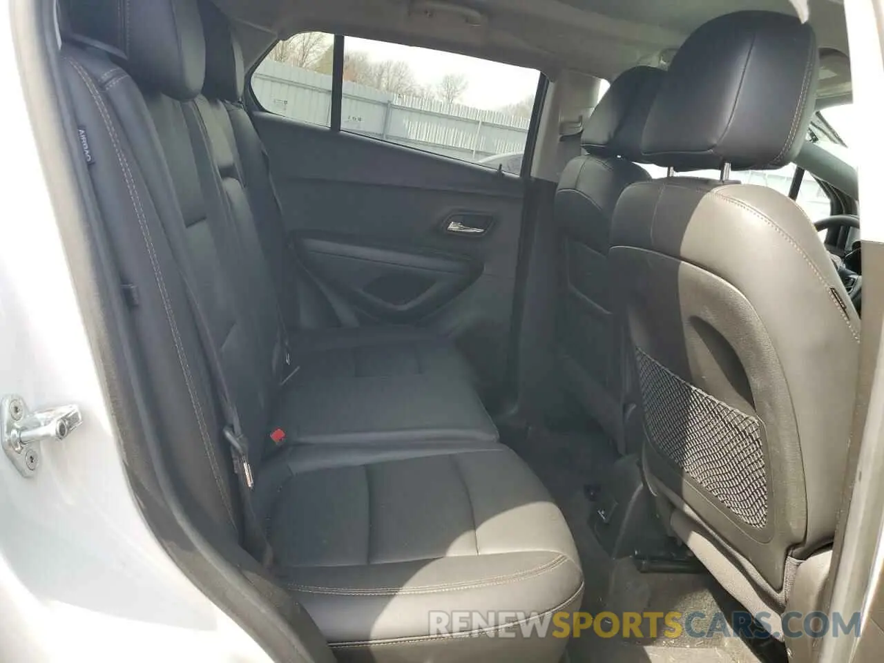 11 Photograph of a damaged car KL7CJPSB9MB326050 CHEVROLET TRAX 2021