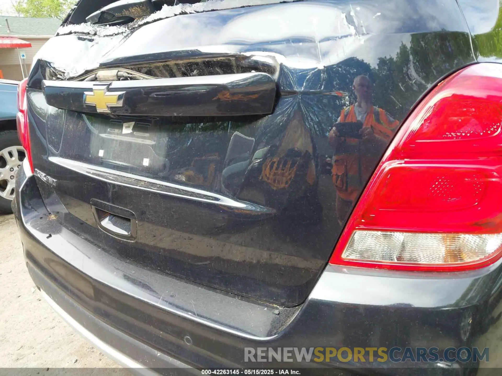 21 Photograph of a damaged car KL7CJPSB9MB328963 CHEVROLET TRAX 2021
