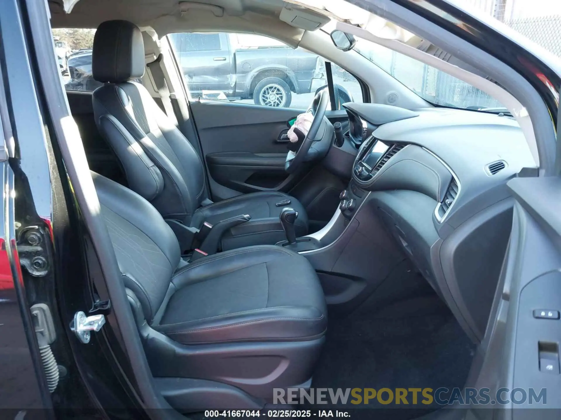 5 Photograph of a damaged car KL7CJPSB9MB342992 CHEVROLET TRAX 2021