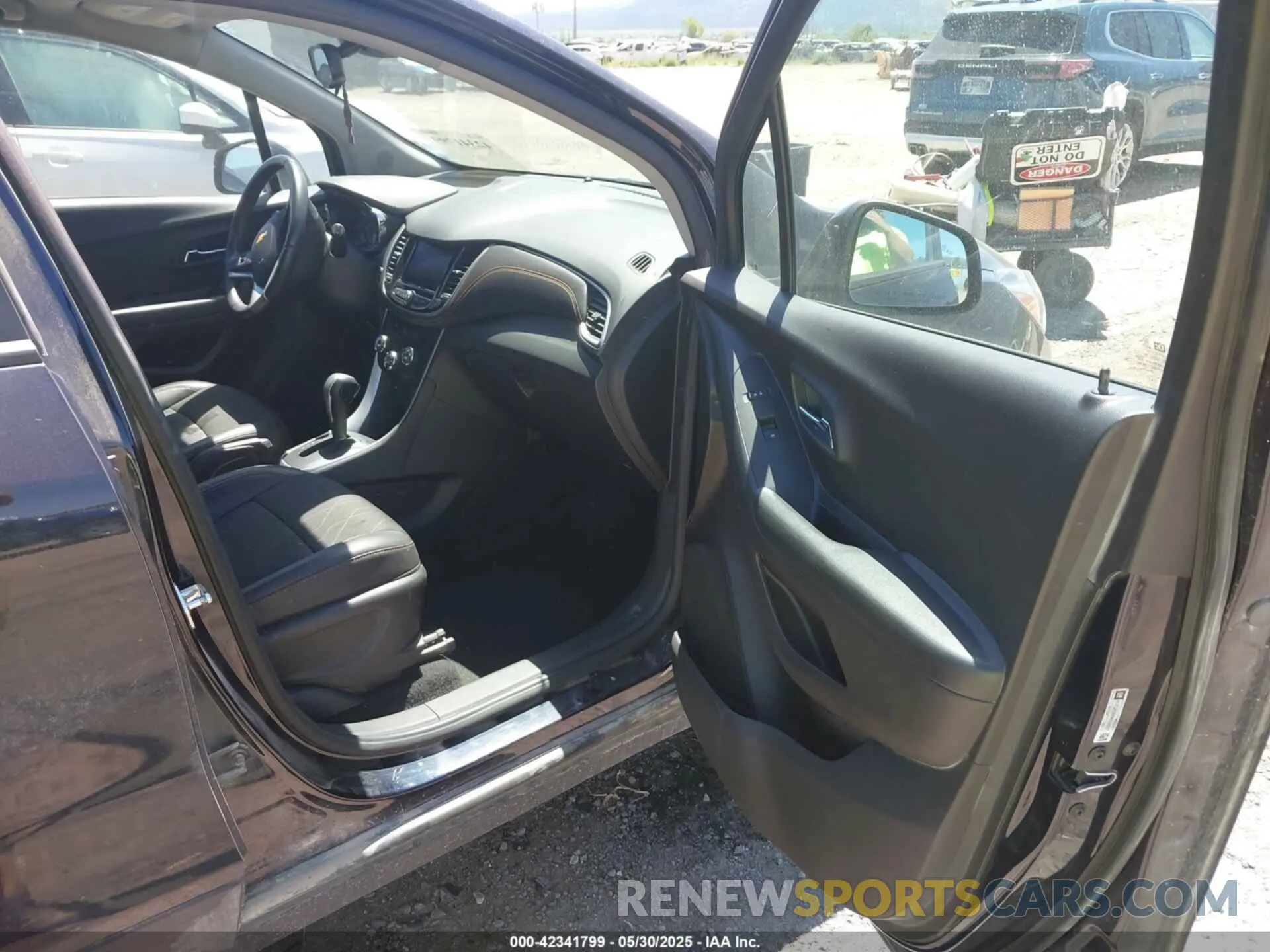 5 Photograph of a damaged car KL7CJPSBXMB320032 CHEVROLET TRAX 2021