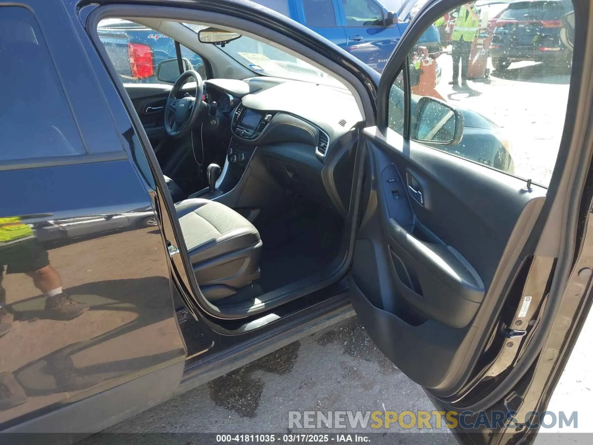 5 Photograph of a damaged car KL7CJPSM0MB363232 CHEVROLET TRAX 2021