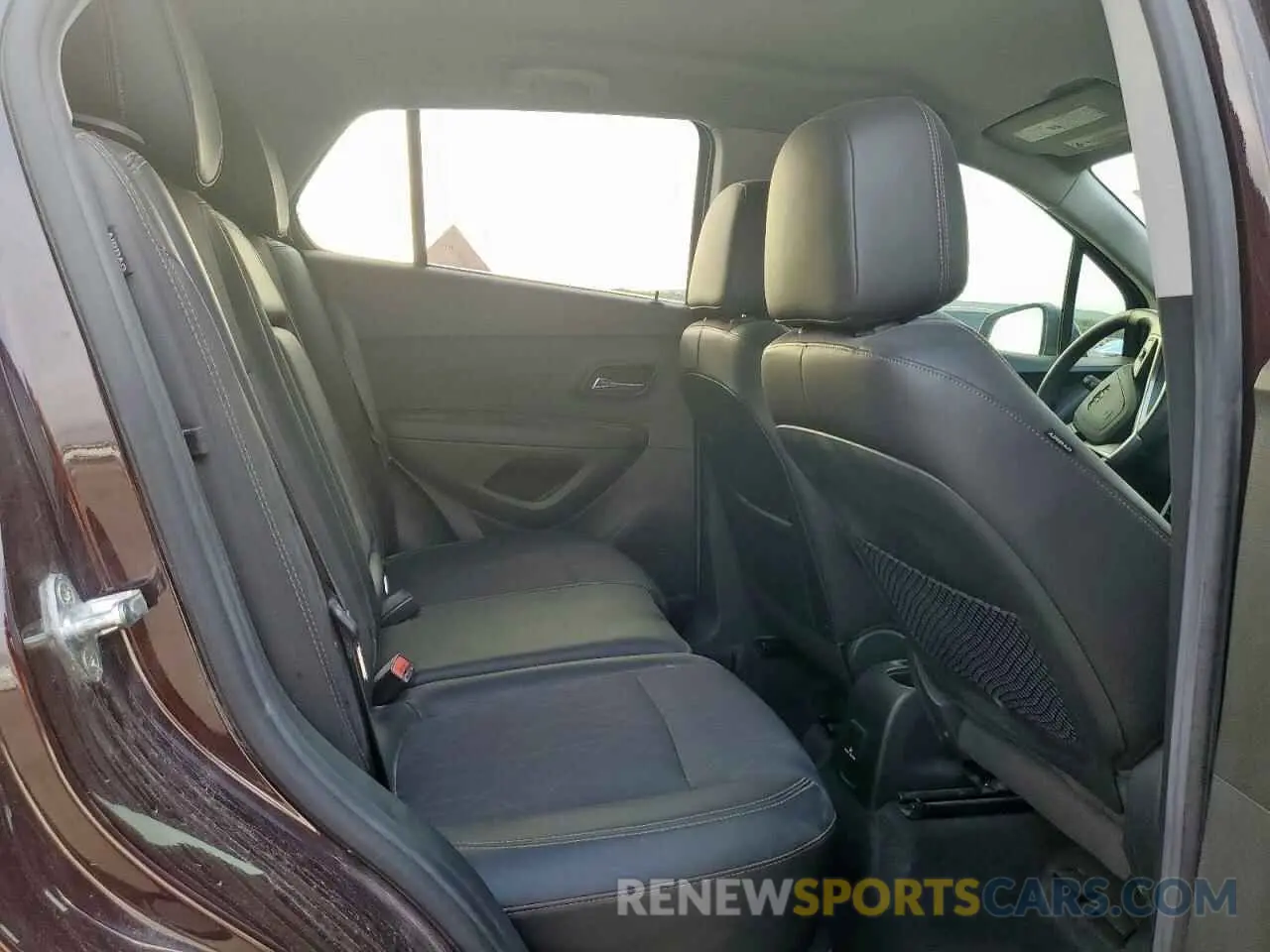 10 Photograph of a damaged car KL7CJPSM1MB365880 CHEVROLET TRAX 2021