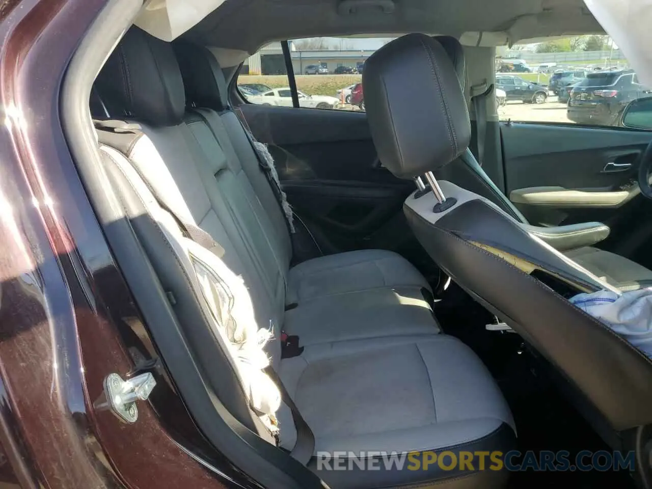 11 Photograph of a damaged car KL7CJPSM3MB375018 CHEVROLET TRAX 2021